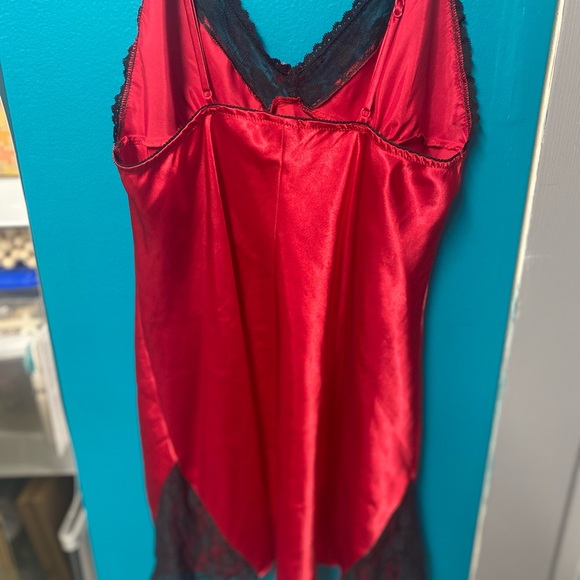 Pretty satin nighty - Picture 7 of 7